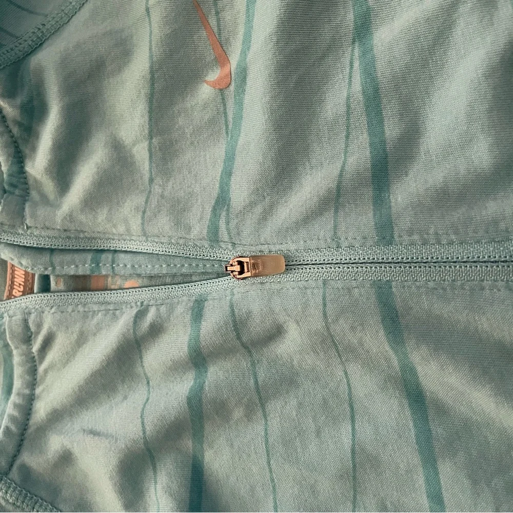 Nike Pullover Top with Hood - Picture 6 of 6